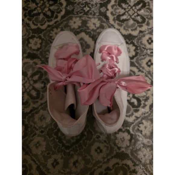 Converse Shoes - Converse Chuck Taylor Tennis Shoes.  Womens Size 8. White With Pink Shoelaces...